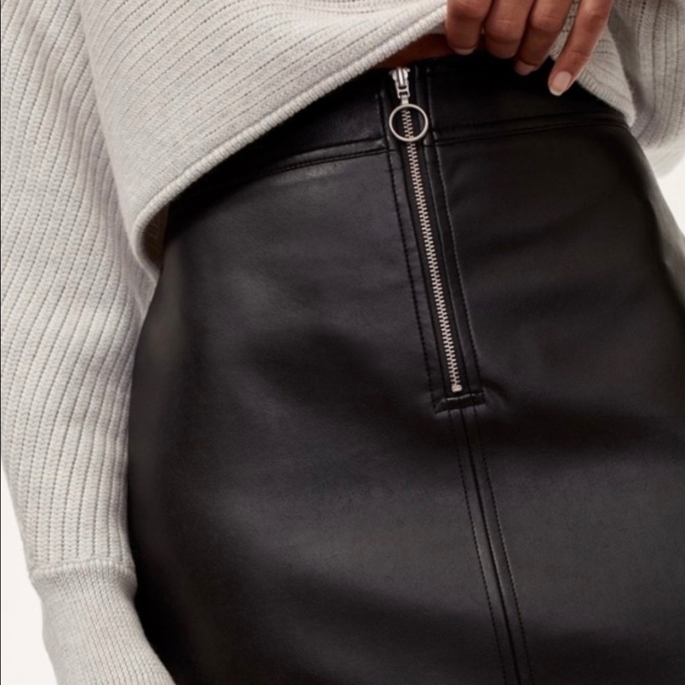 Aritzia Wilfred Roxanne Vegan Leather skirt